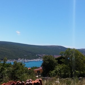 Bucht von Punat aus dem Olivenhängen fotografiert