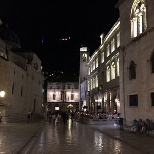 Süddalmatien: DUBROVNIK > Altstadt bei Nacht