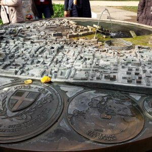 ISTRIEN: Pula: Stadtplan mit Brunnen
