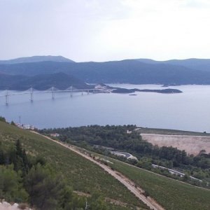 Dalmatien: Komarna, Blick auf die neue Peljesac-Brücke