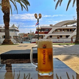 Dalmatien: TROGIR >Pivo in Trogir