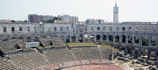 PULA_Amphitheater_u1981_0215.jpg