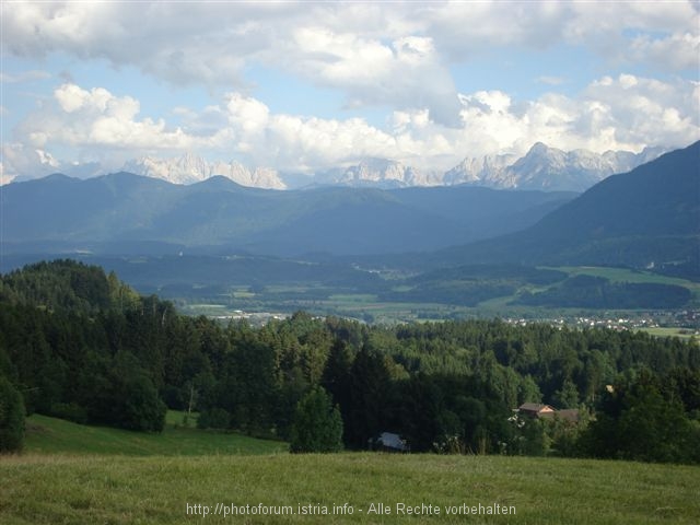 Blick_vom_Zelplatz_Alpenfreud_Richtung_Julische_Alpen.JPG