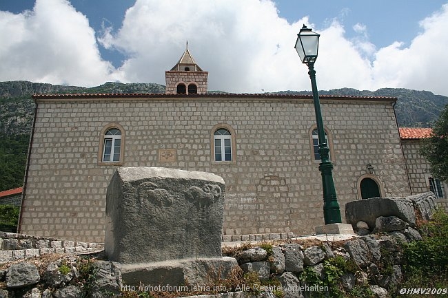 PRIDVORJE_Kirche__heiligen_Sergius_und_Bacchus_2009IMG_2643.jpg