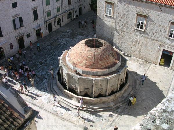 Dubrovnik_Onofrio_Brunnen.jpg