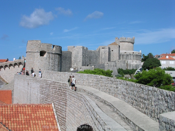 Dubrovnik_Stadtmauer_2.jpg