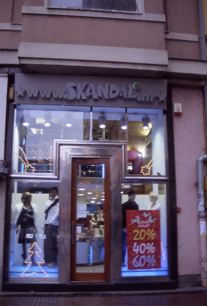 Kopie_von_u2004-12-28-054AV_Zagreb_Boutique_Skandal.jpg