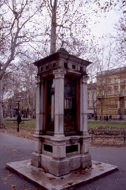 Kopie_von_u2004-12-29-134_Zagreb-Park_Zrinjevac_Wetterstation.jpg