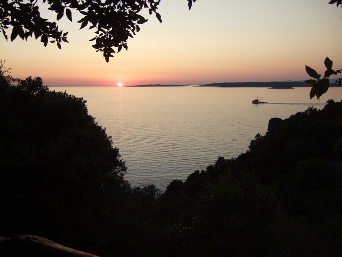 Robinson-Haus_-_abendlicher_Blick_von_der_Terrasse_Richtung_Proizd_4.jpg