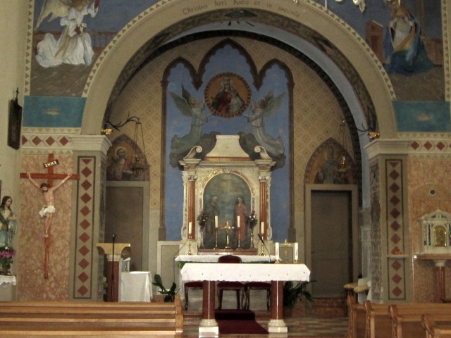 Altar_in_der_Kirche_Valun.jpg