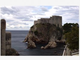 dubrovnik felsen und mehr meer.JPG