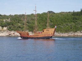 021 Ausflugsschiff vor Lopud.jpg