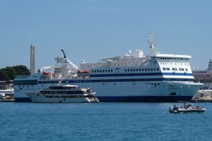 Fähre Dalmacija.jpg
