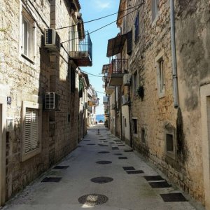 Dalmatien: Split> Kastela> Altstadtgasse