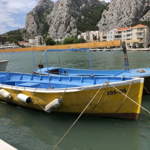 Dalmatien : Omis > Ausflugsboote