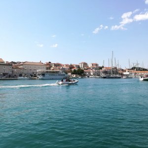 Dalmatien: Trogir> Sportboot