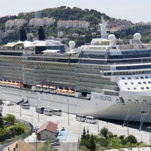 Dalmatien: DUBROVNIK>Kreuzfahrtschiff