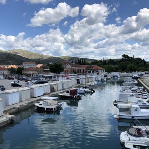 Dalmatien: Trogir >  kleiner Yachthafen
