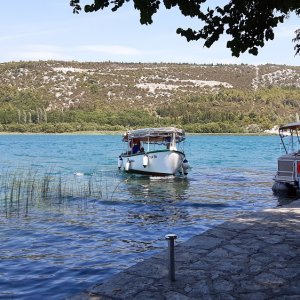 Dalmatien: VISOVAC > Ausflugsboot.jpg