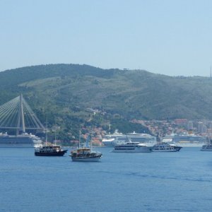Süddalmatien: DUBROVNIK > Kreuzfahrtschiffe und Ausflugsboote