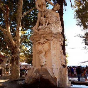 Dalmatien: DUBROVNIK > Aphrodite & Pan - Brunnen