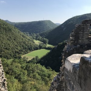 ISTRIEN: Buzet > Petrapilosa Ruine > Blick ins Tal