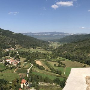 ISTRIEN: Buzet > Petrapilosa Ruine > Blick ins Tal