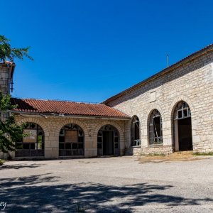 Dalmatien: BRUSKA > verlassene Schule