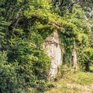 Kvarner: RIJEKA > Ruine im Wald