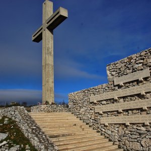 Dalmatien: KASTELA > Denkmal