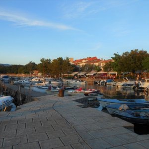 Kvarner : NJIVICE > Hafen im Abendlicht