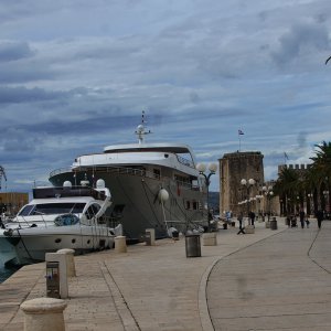 Dalmatien: TROGIR > am Pier