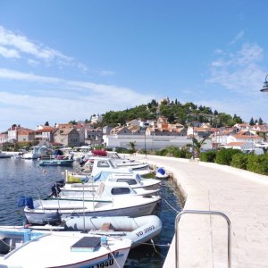 Dalmatien: TRIBUNJ > Hafen