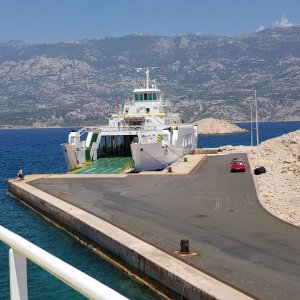 Dalmatien: Zigljen: Fähranleger Insel Pag