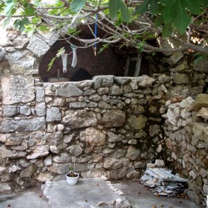 Kvarner: DRAGA BASCASKA> Hinterhof in verwinkelten Gassen