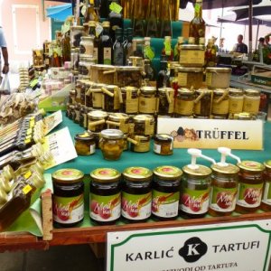Istrien,Rovinij, Wochenmarkt>Trüffel Honig Öl