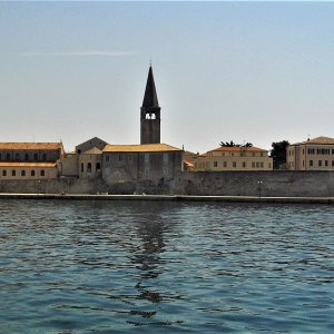 Istrien POREC Altstadt vom Meer 1.JPG