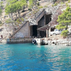 ehemaliger U-Boot Bunker auf Hvar