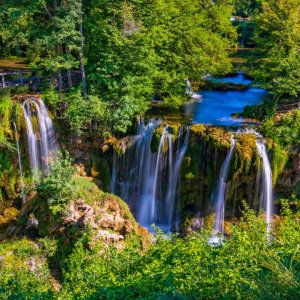Landesinnere: RASTOKE > Wasserfall