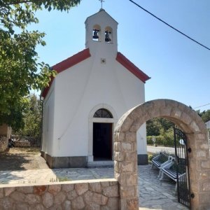 Kirche nördlich von Starigrad.jpg