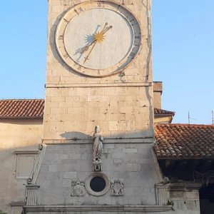 Dalmatien: TROGIR > Uhrturm