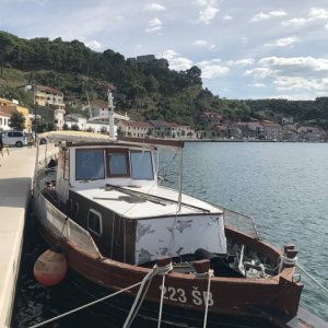 Dalmatien: NOVIGRAD>Holzboot