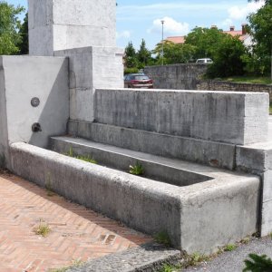 Istrien: NEDESCINA<Brunnen aus italienischer Zeit