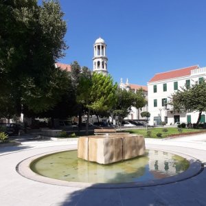 Dalmatien: KASTELA > Brunnen
