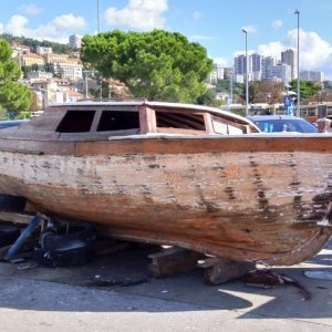 altes Holzboot Rijeka.jpg
