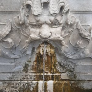 Dalmatien: SPLIT > Brunnen