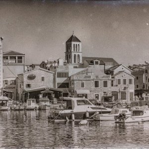 Dalmatien: VODICE > Altstadt > Hafen