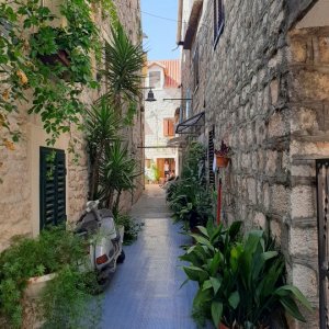 Dalmatien: TROGIR > Altstadtgasse