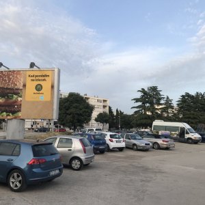 Zadar Parkplatz (2).JPG