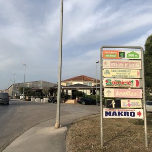 Zadar Parkplatz (4).JPG